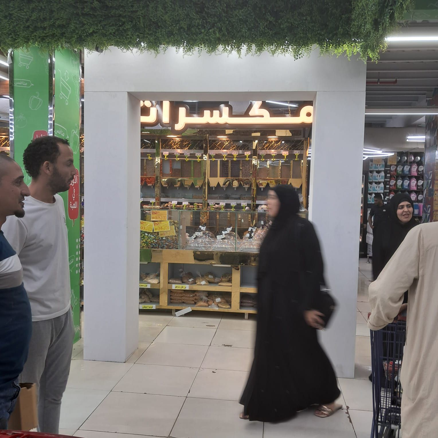 تفصيل بوابات خشب حق المولات بأقل الاسعار