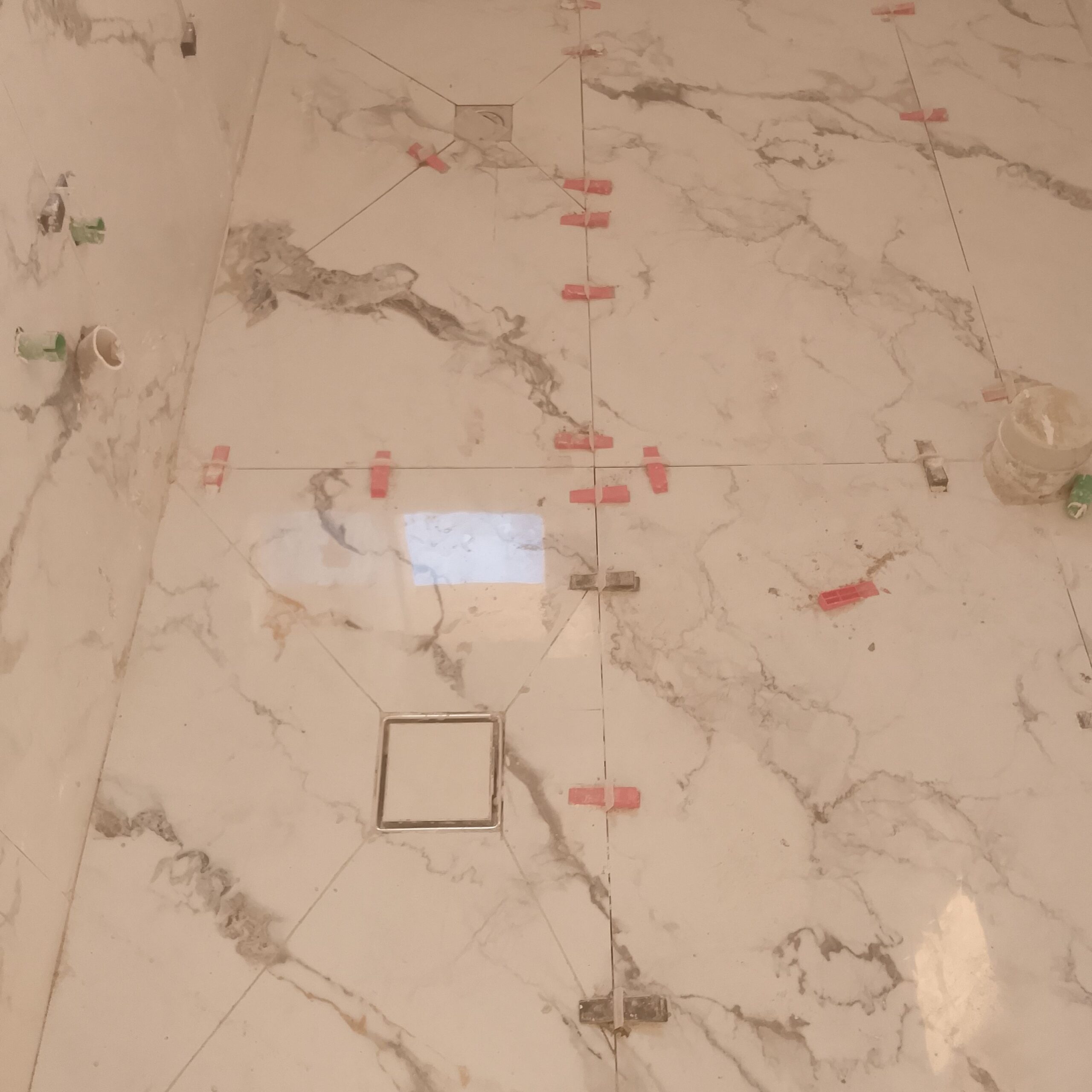 معلم بلاط سیرامیک بناء لیاسۃ تکسیر ترمیمات حمامات