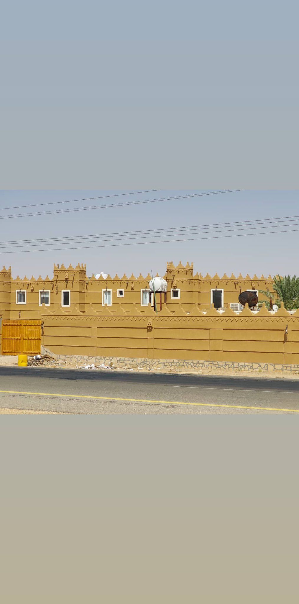 مقالات تراث بنا با الطين وتليوسات وسقف جريد وثل