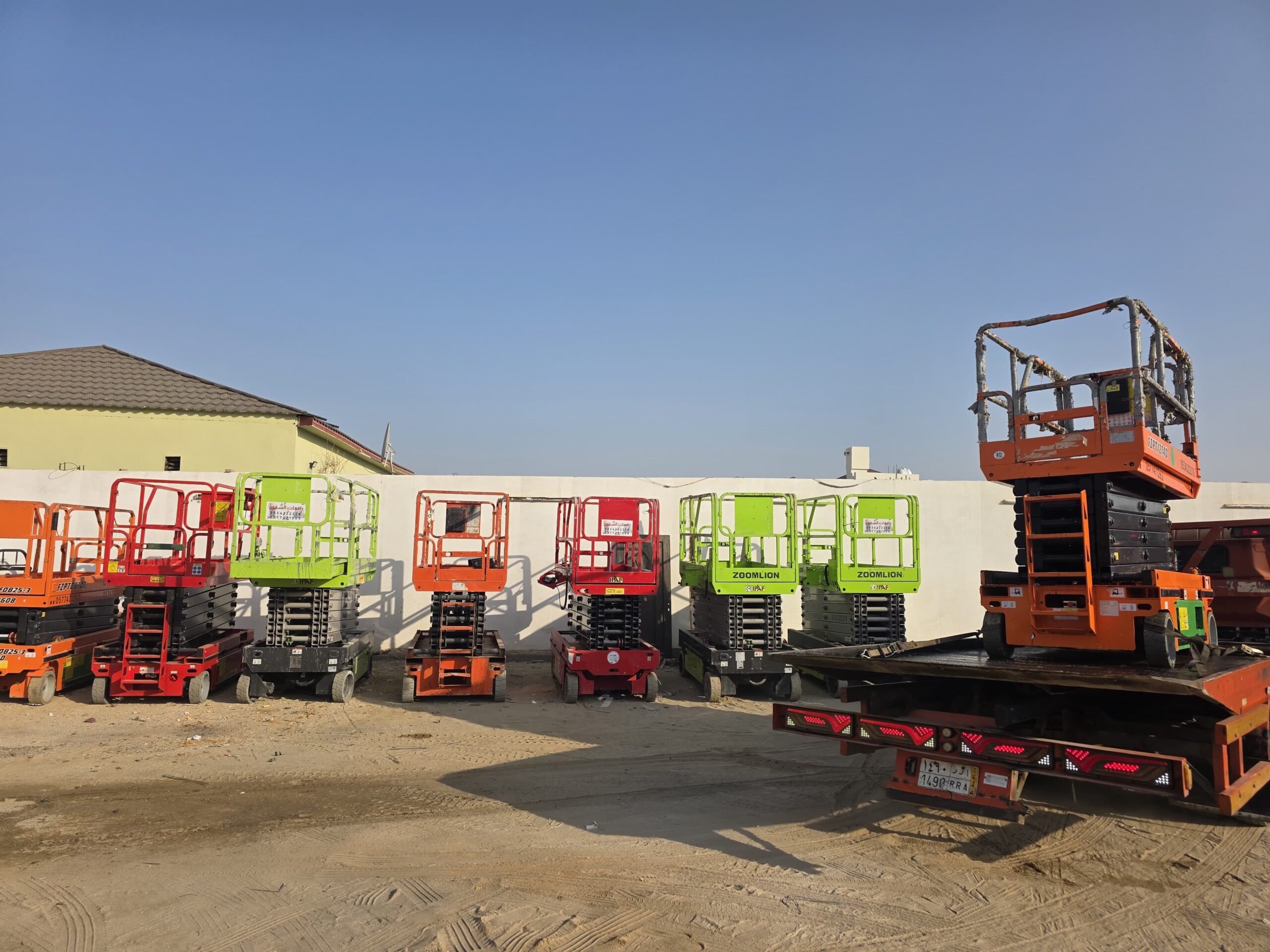 سيزر لفت للايجار رافعه مقصيه للايجار سقالات للايجا