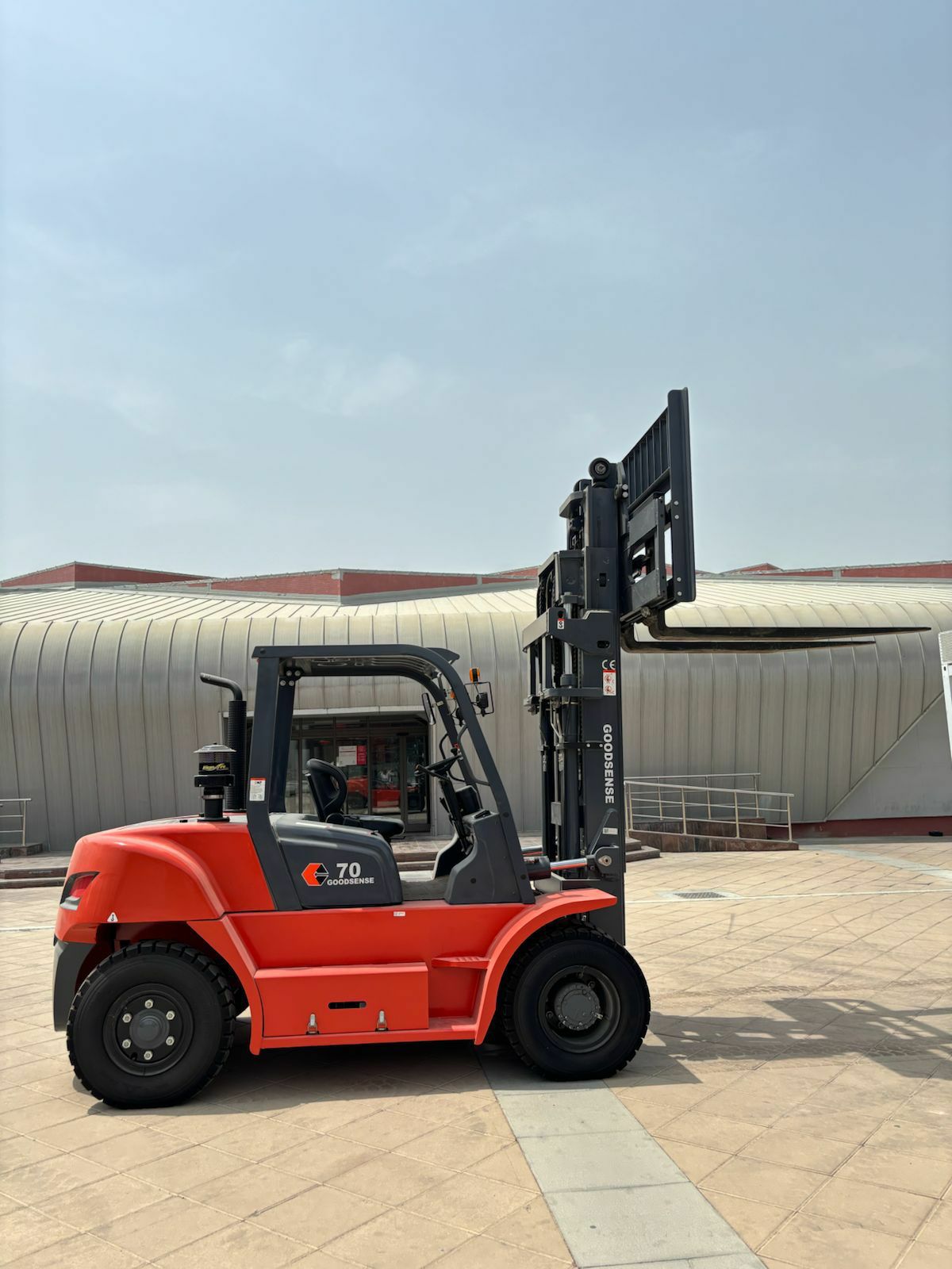 تاجير جميع الرافعات الشوكيه تاجير سيزرلفت تاجير ما