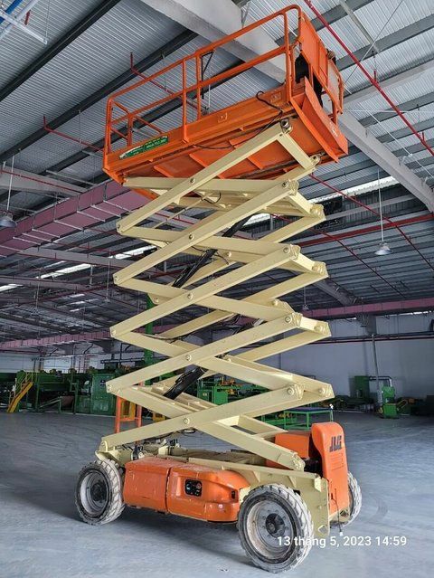 سيزرلفت للايجار رافعات مقصيه للايجار جده الرياض ال