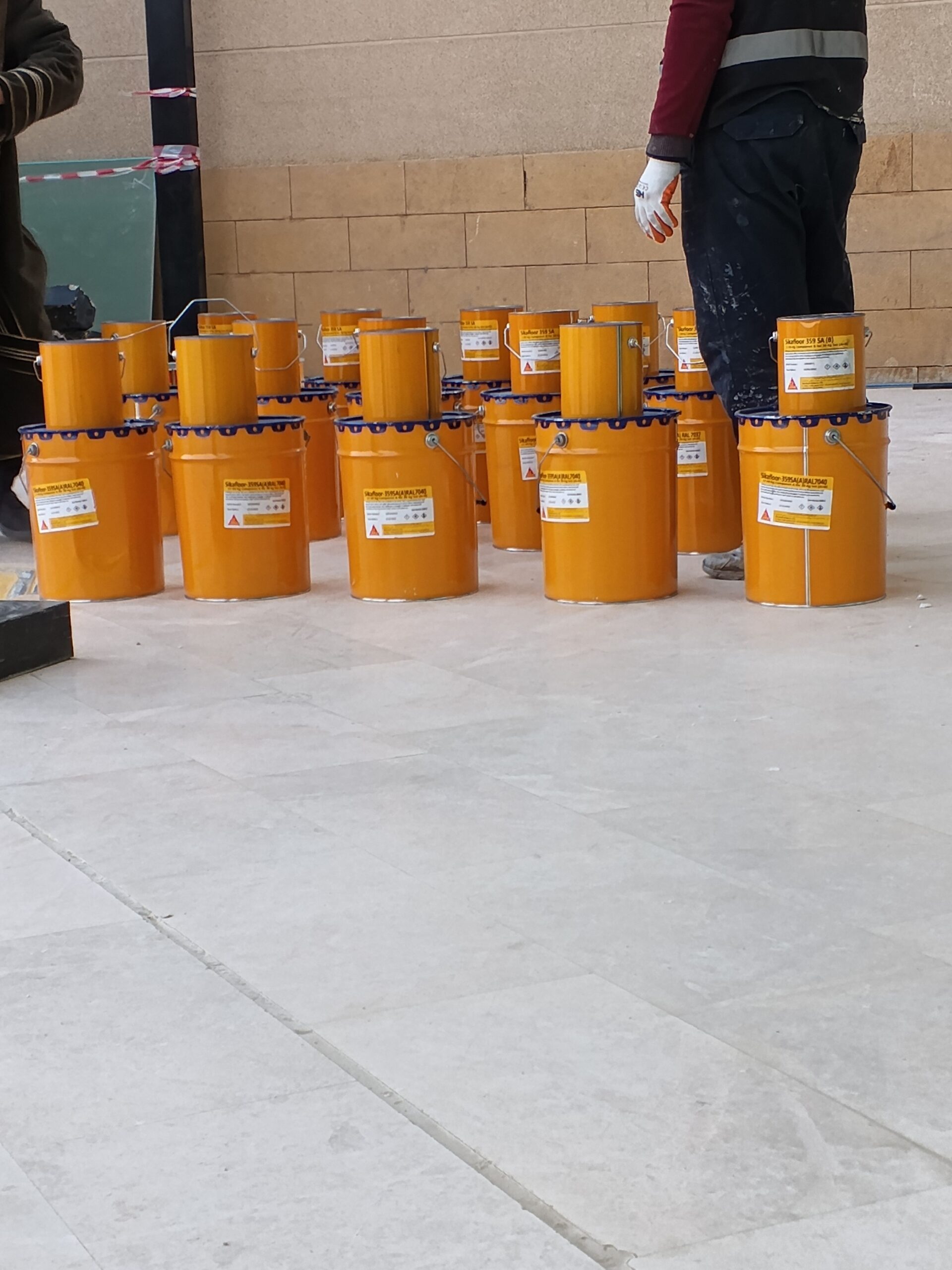 فني عوازل مائي وحراري وابوكسي