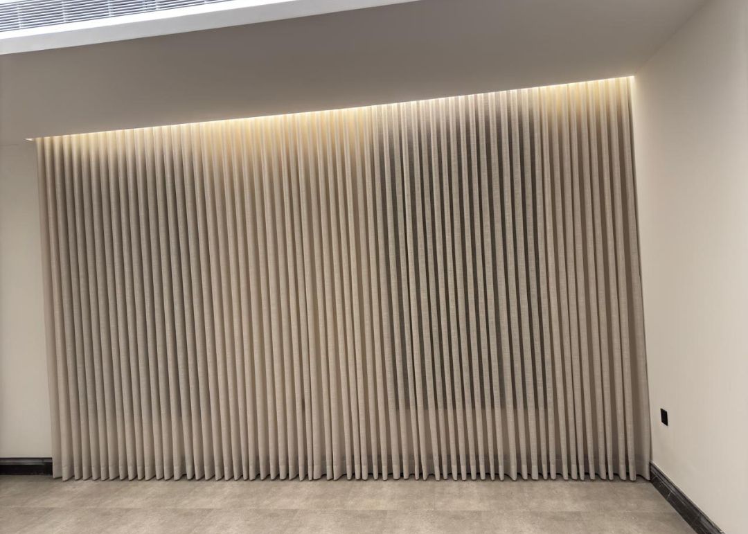 ستائر مودرن امريكي روماني كهربائيه رول وأي في فندق