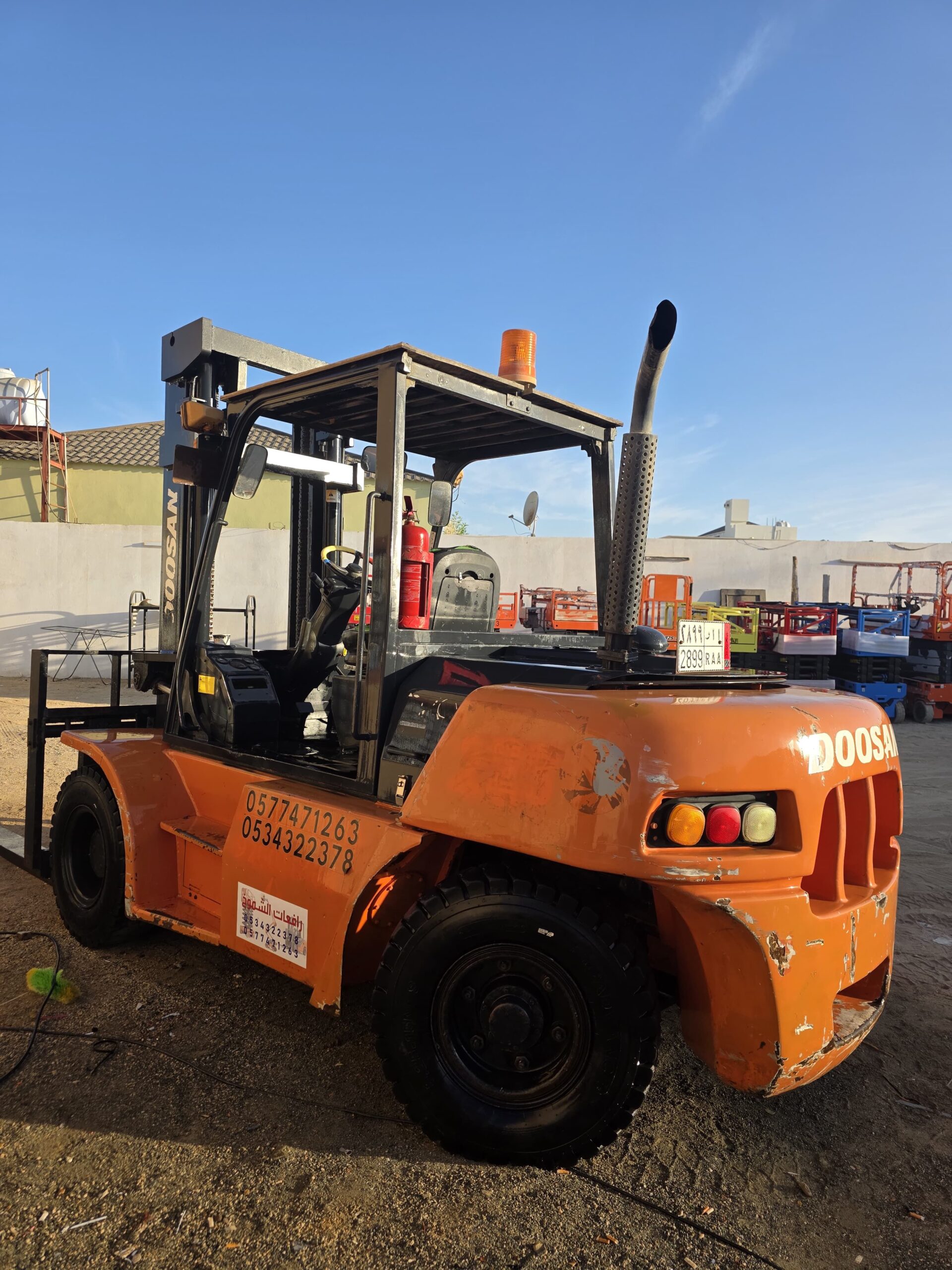 رافعه شوكيه 7طن للايجار شهري فوركلفت للايجار شهري