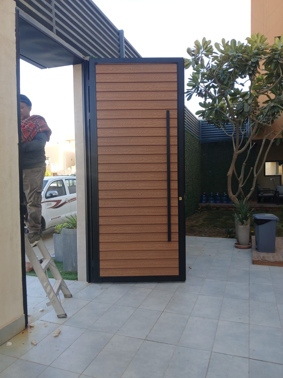 حداد صيانه ابواب بديل الخشب تلبيس ابواب تكسيات خار