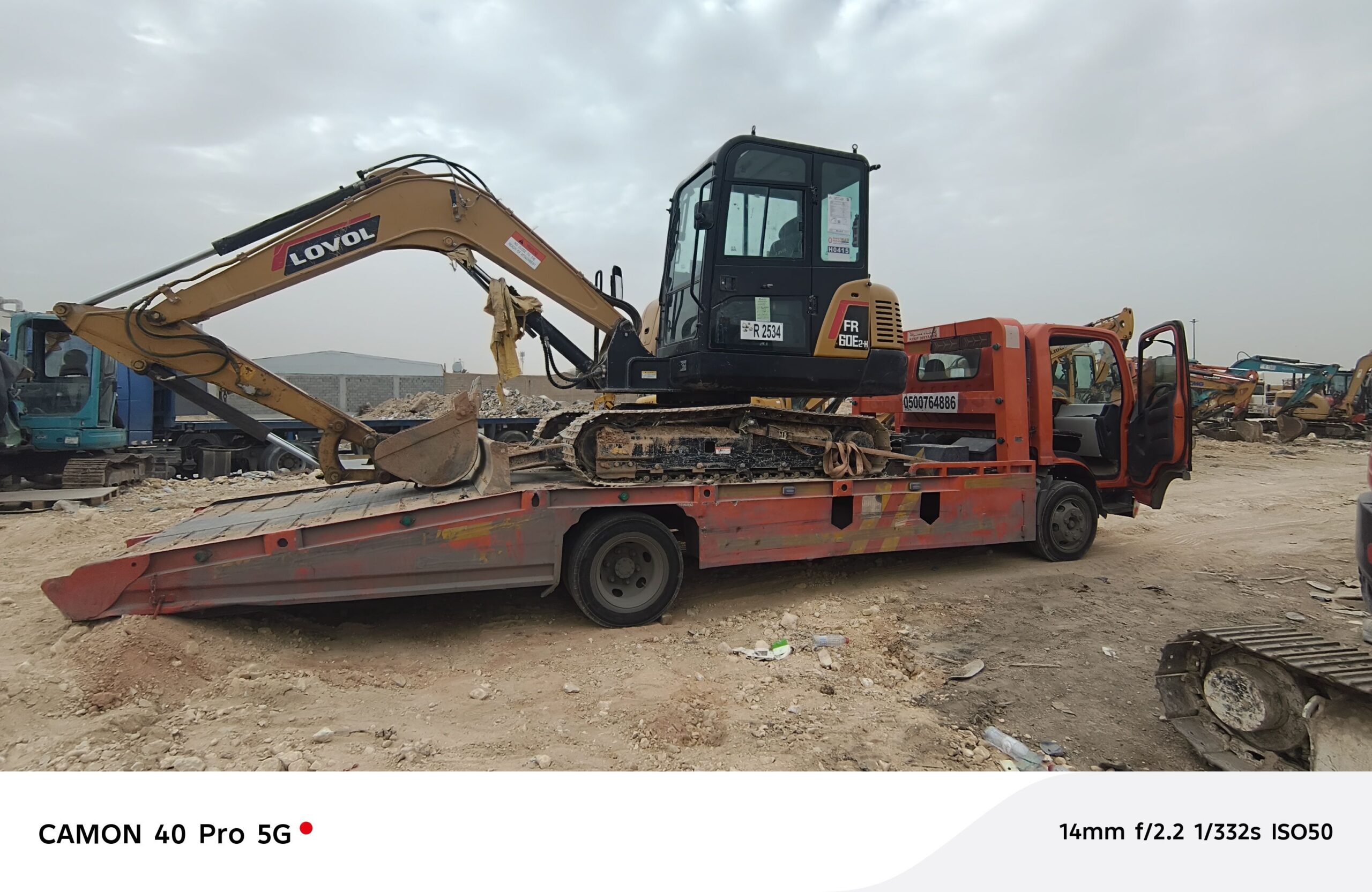 سطحه لنقل سيارات معدات ثقيلة ورافعة شوكية