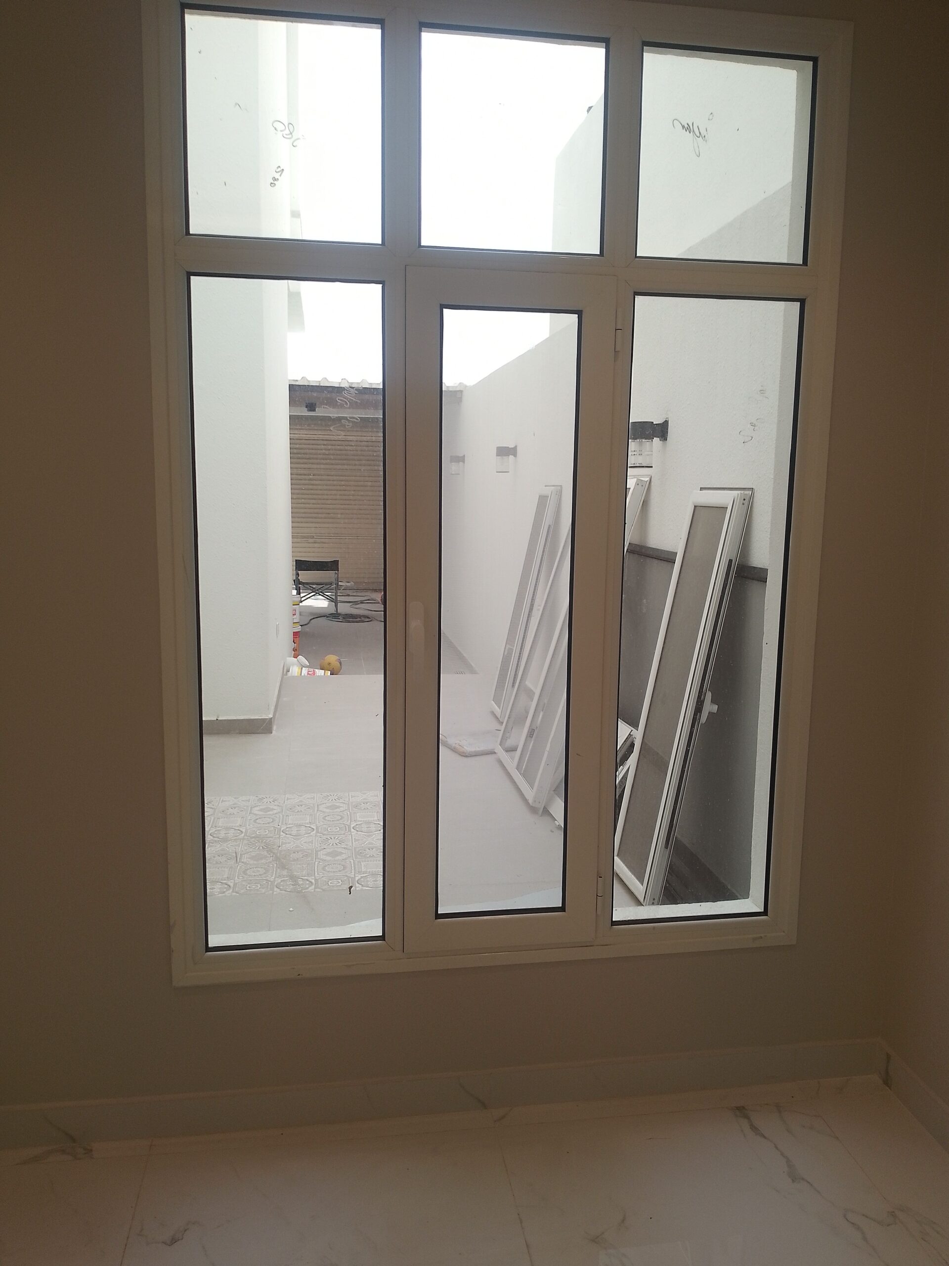 ابوطارق للألمنيوم والزجاج السكريت وصيانة المنيوم و