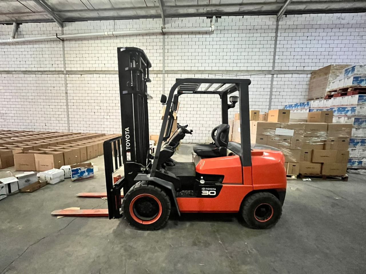 متوفر للإيجار سيزرلفت مان لفت رافعات شوكيه كرينات