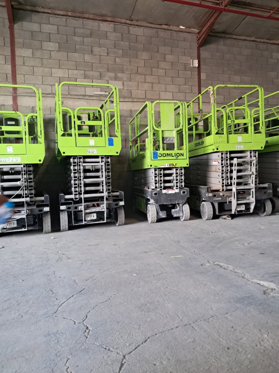 مان لفت سيزرلفت رافعات شوكيه كرينات للإيجار