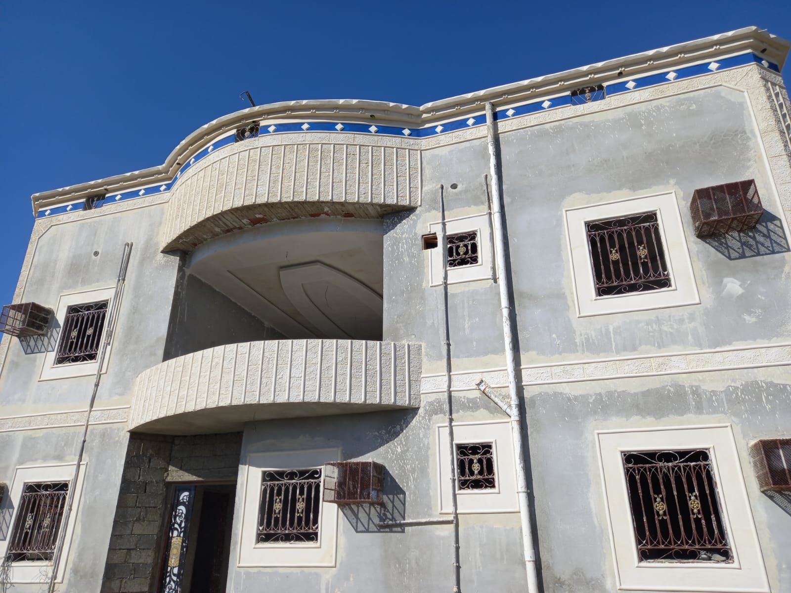ديكورات خارجي سمنت ابيض بديل الحجر لمست ابدع ديكور