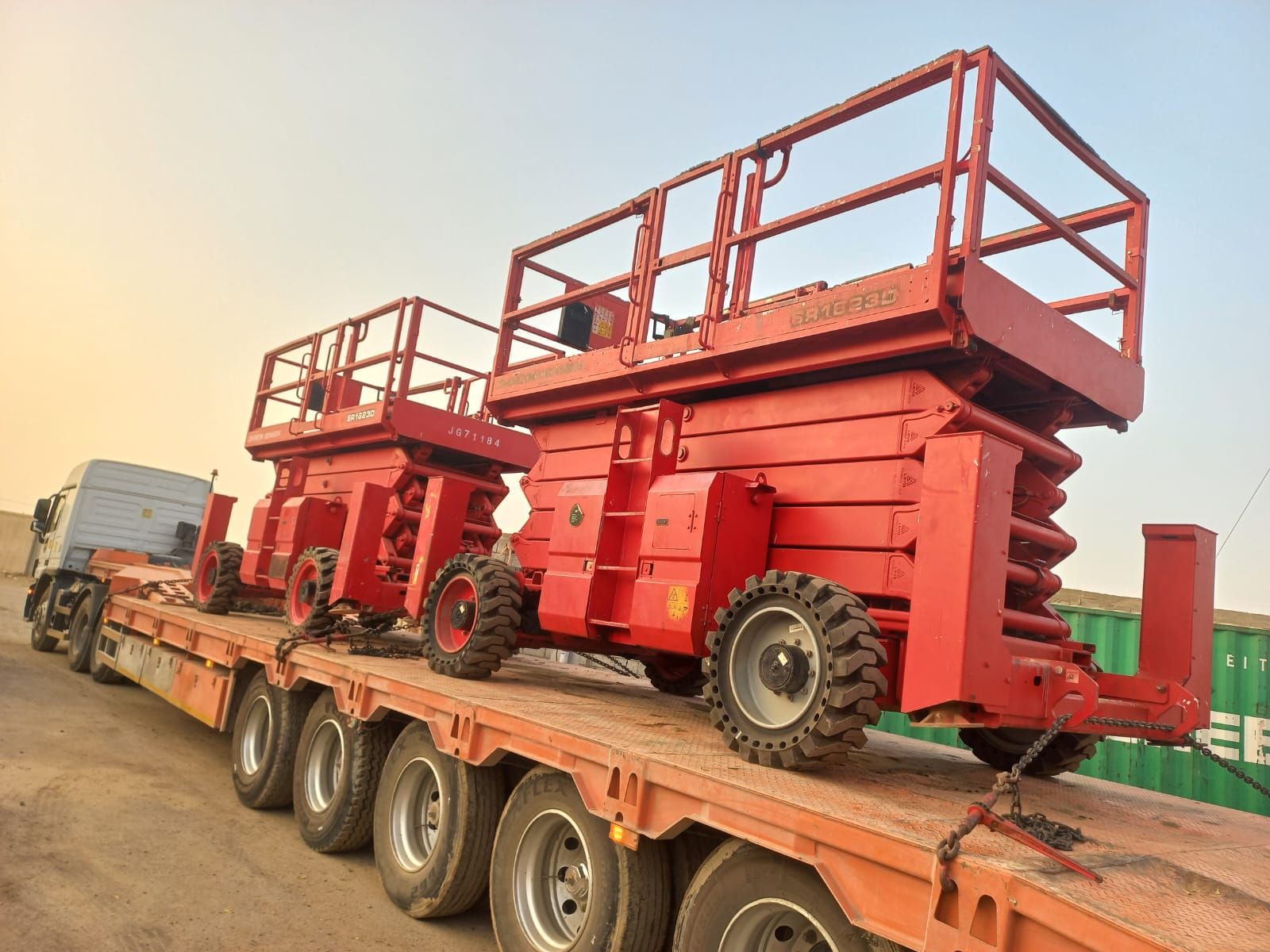 تأجير جميع المعدات سيزرلفت مانلفت رافعات شوكيه كري