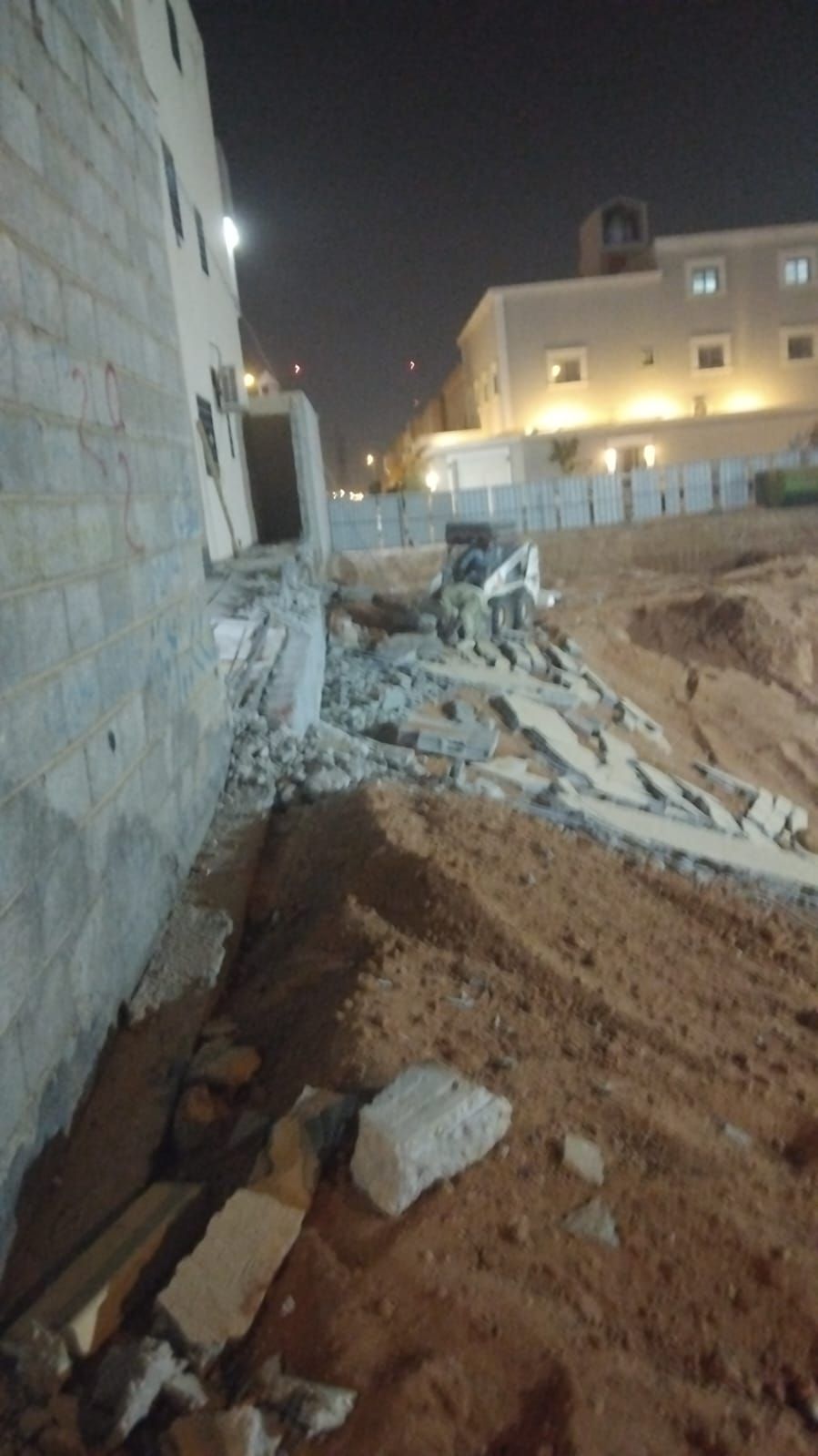 معلم الباكستاني شغل تكسيرجدران حفر قواعد خزانات و
