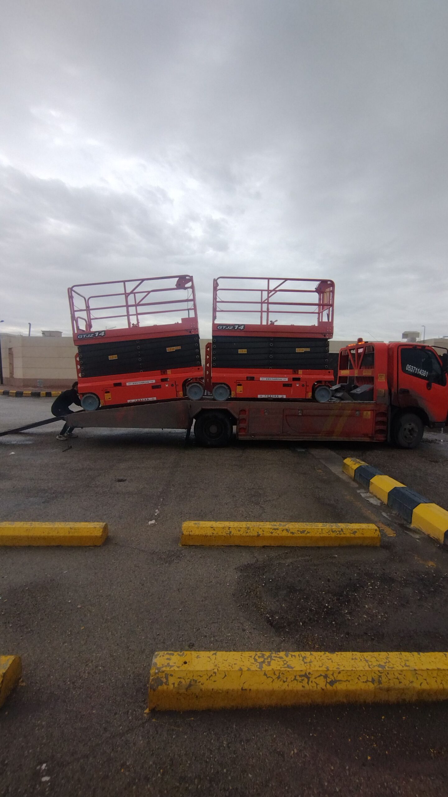 سيزرلفت للايجار مان لفت للايجار رافعه شوكيه للايجا