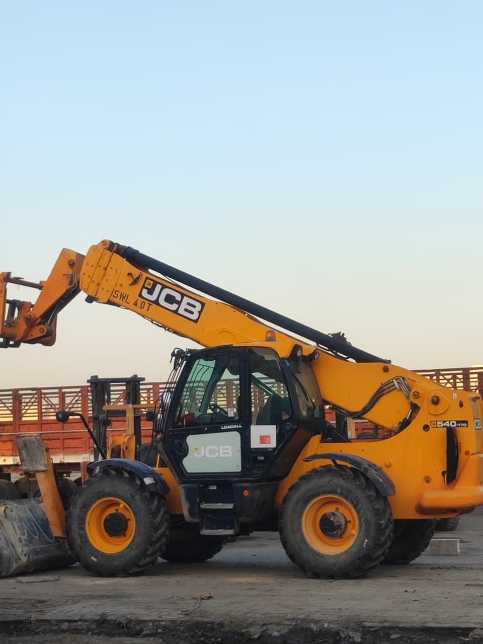 متوفر للإيجار سيزرلفت مان لفت رافعات شوكيه كرينات