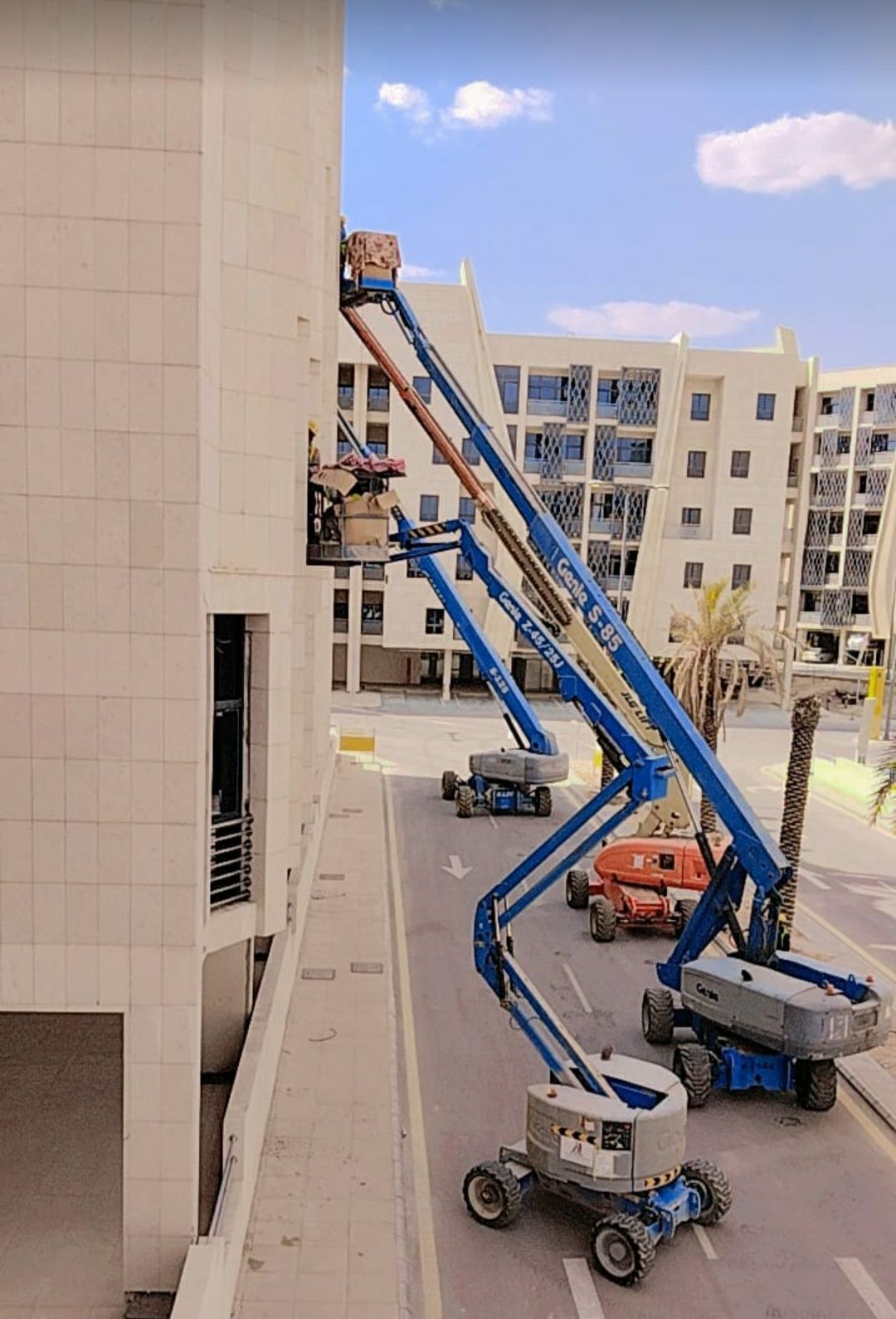 سيزرلفت مانلفت رافعة مقصية سقالات كهربائيه بوم لفت