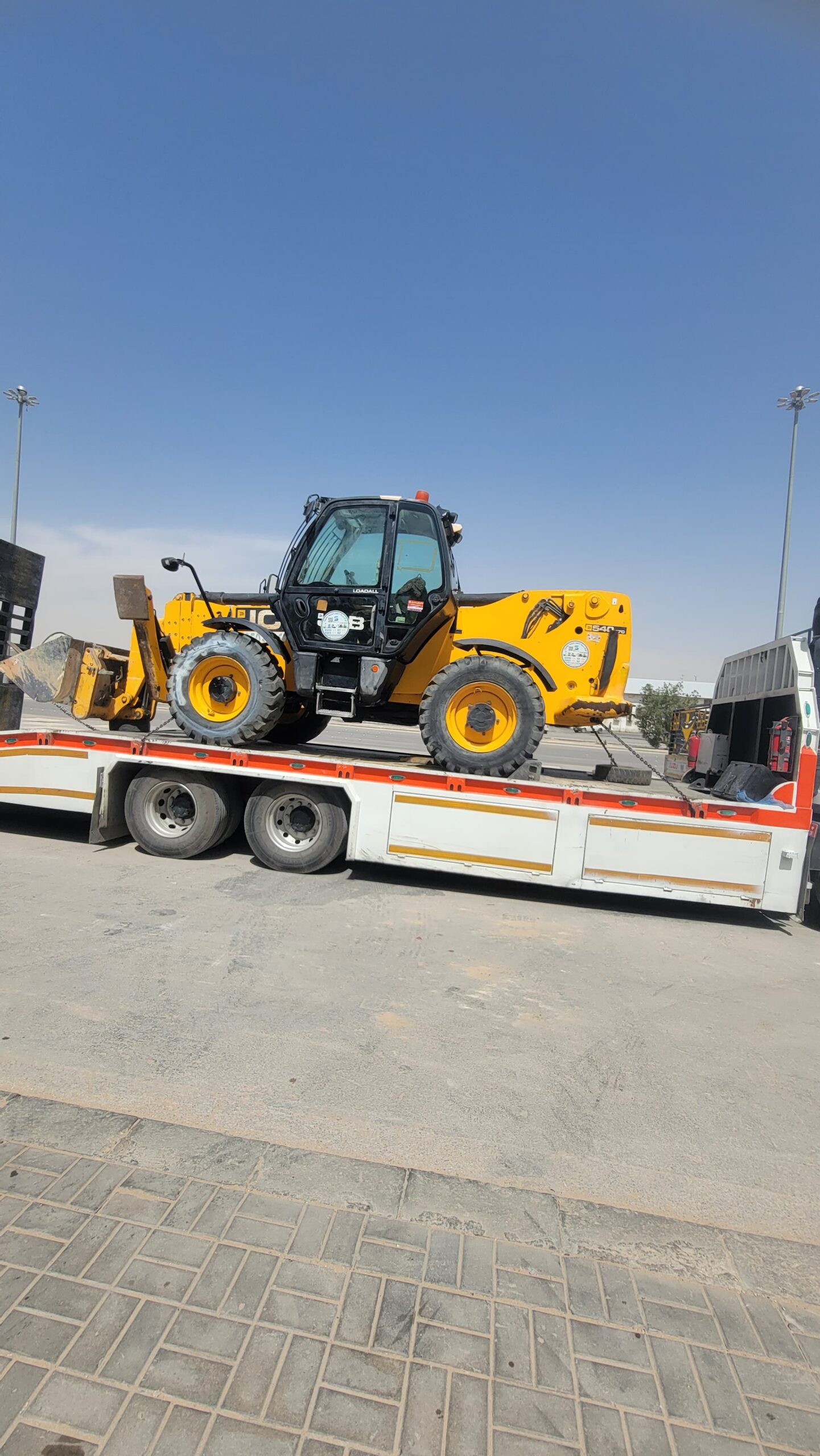 كرينات موبايل للايجار من 7طن الى 100طن جي سي بي تل