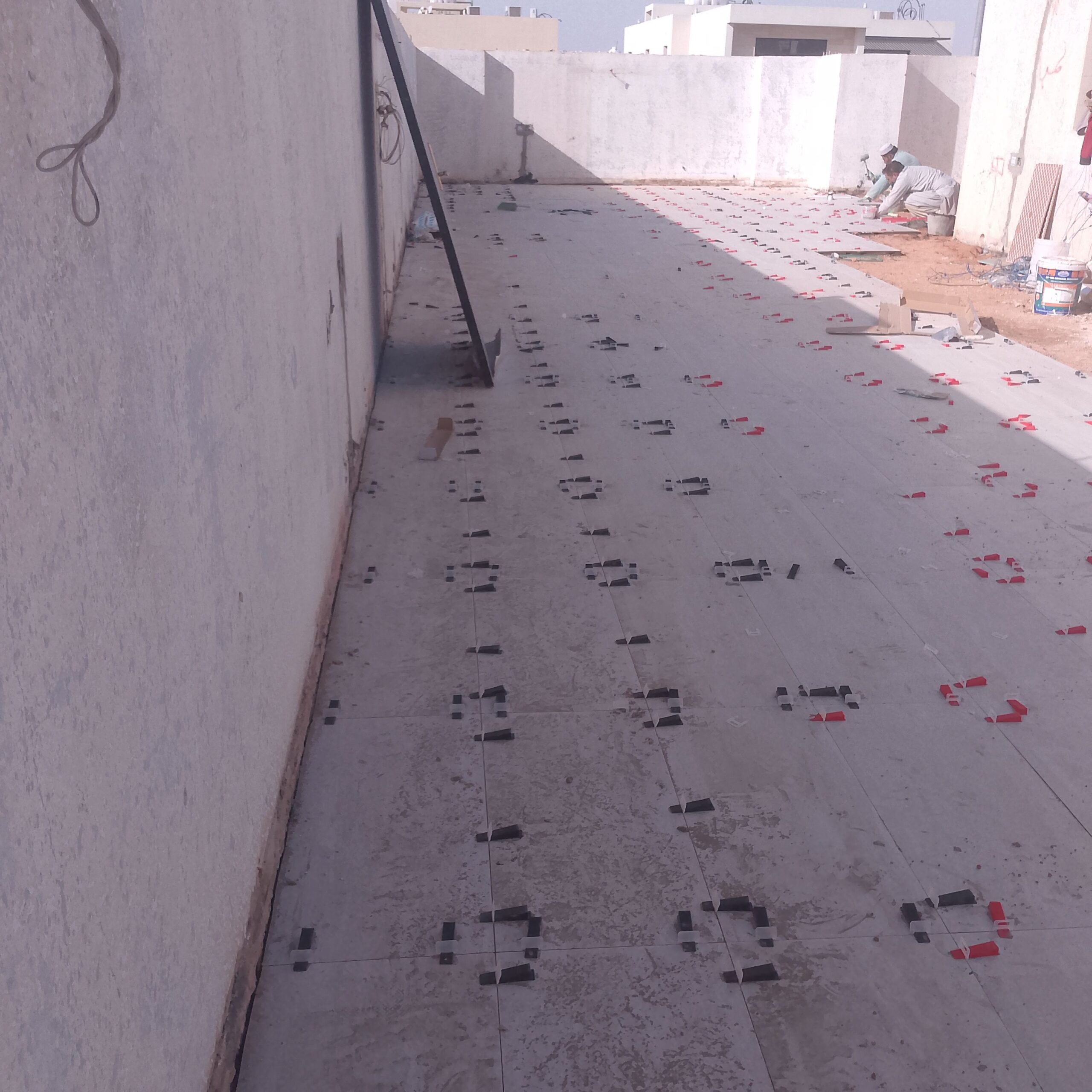 معلم بلاط سیرامیک بناء لیاسۃ تکسیر ترمیمات حمامات