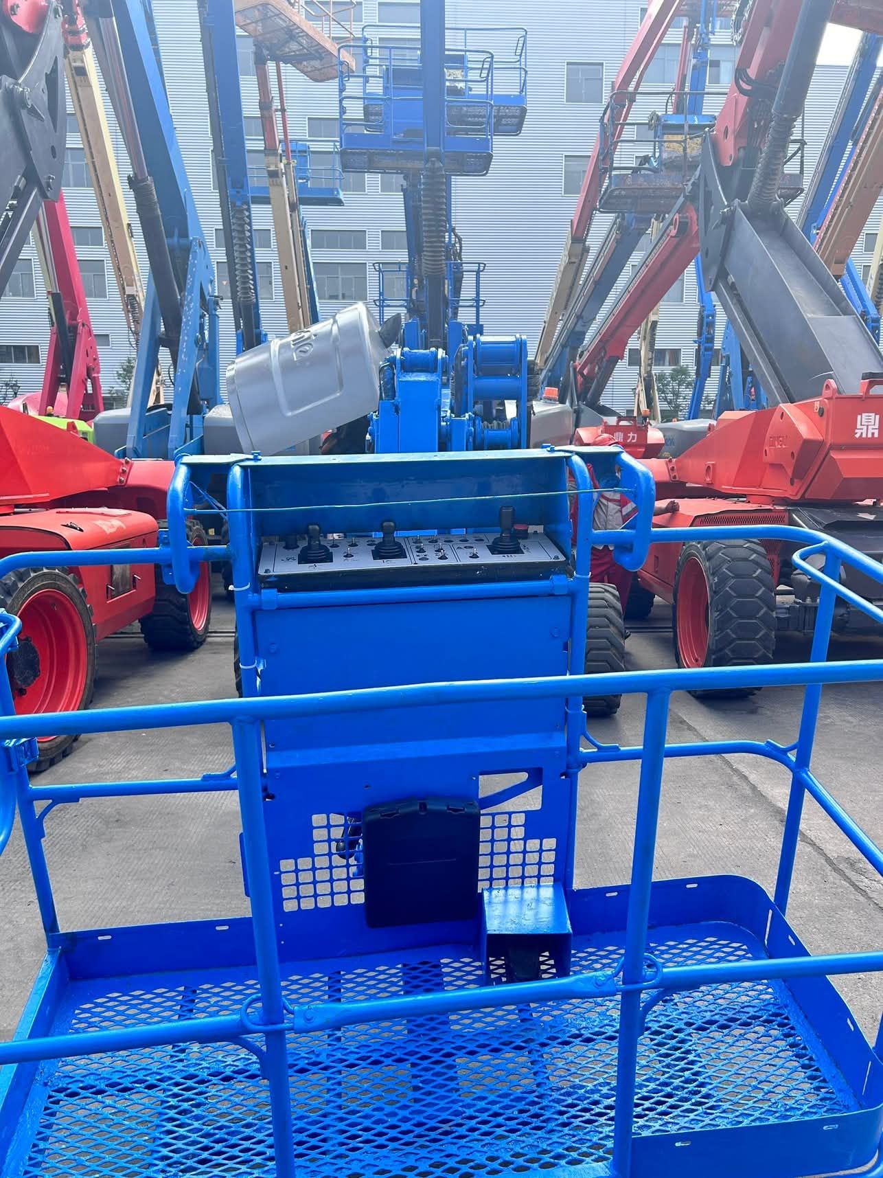 مان لفت للايجار، سيزرلفت للايجار، فوركلفت وكرينات