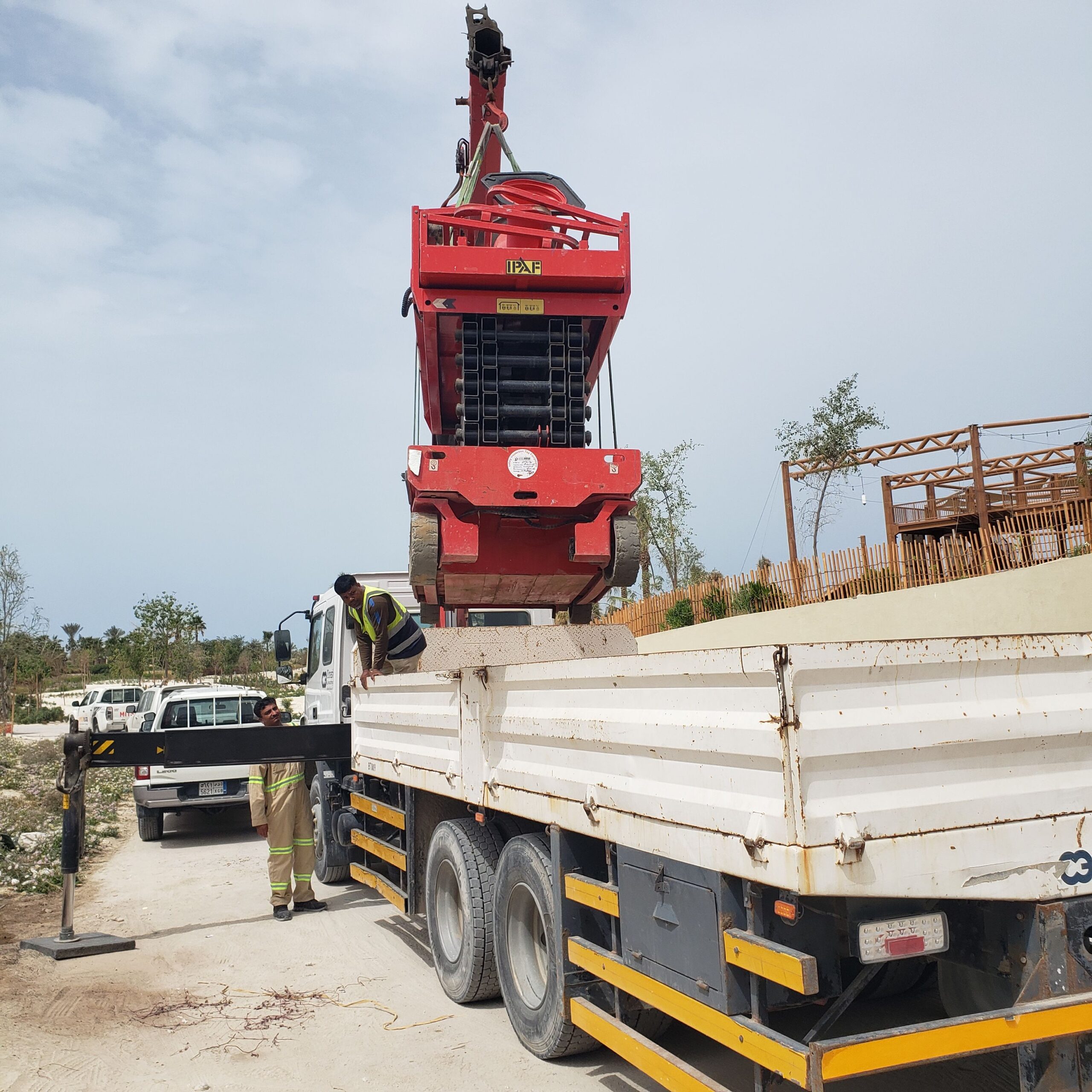 سيزرلفت رافعات مقصية مان لفت سقالات كهربائيه جدة م