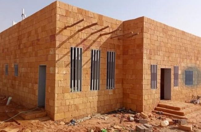 مقالات تراث بنا با الطين وتليوسات وسقف جريد وثل