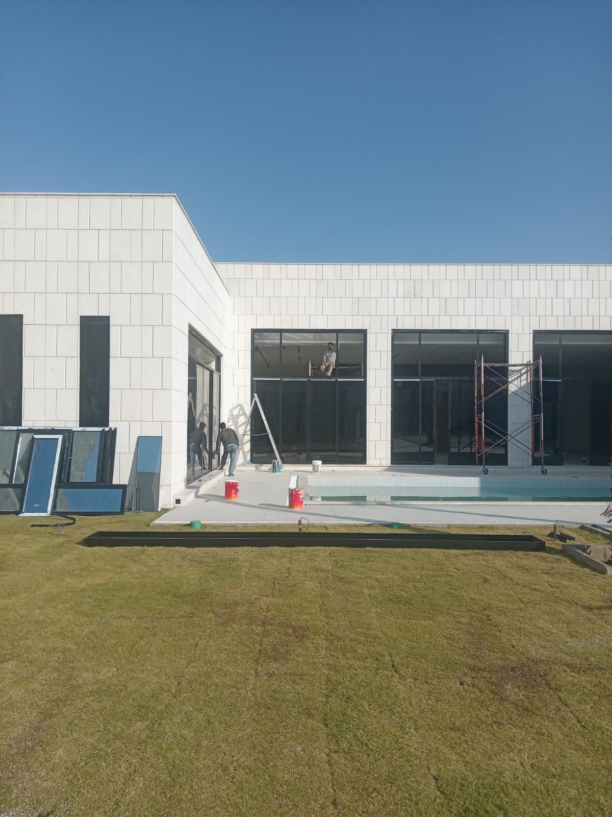 ابوطارق للألمنيوم والزجاج السكريت وصيانة المنيوم و