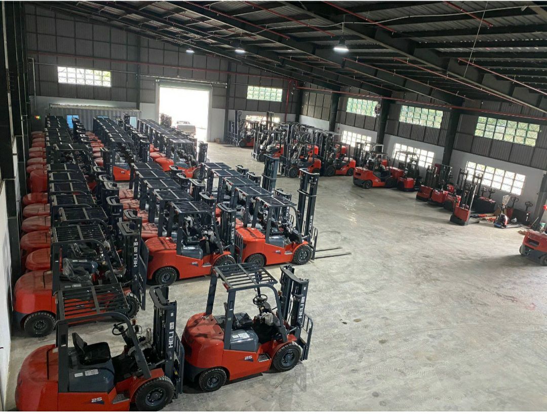 تأجير سقالات كهرباء سيزرلفت مان لفت رافعة شوكية تا