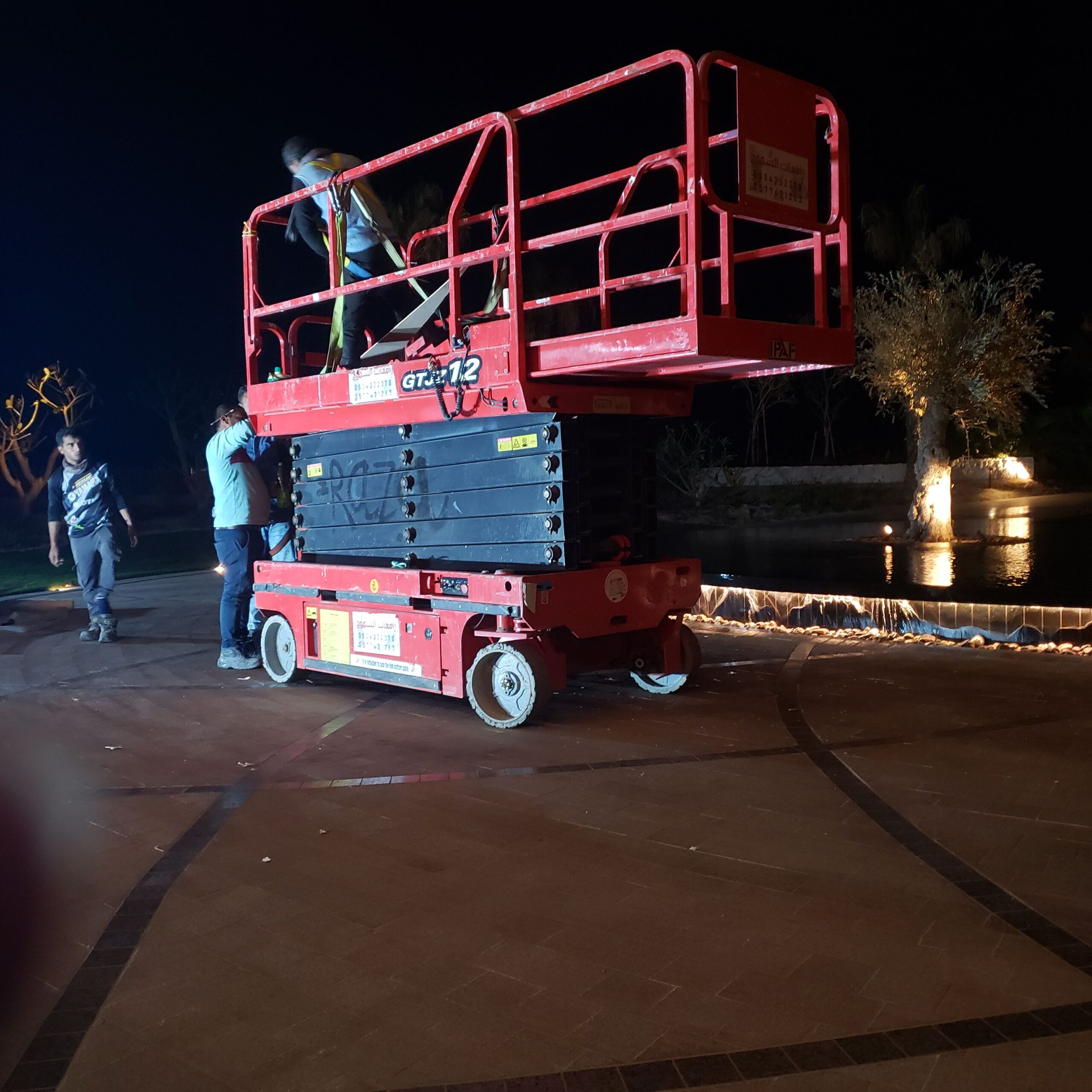 سيزرلفت مانلفت رافعات مقصية سقالات كهربائيه جدة مك