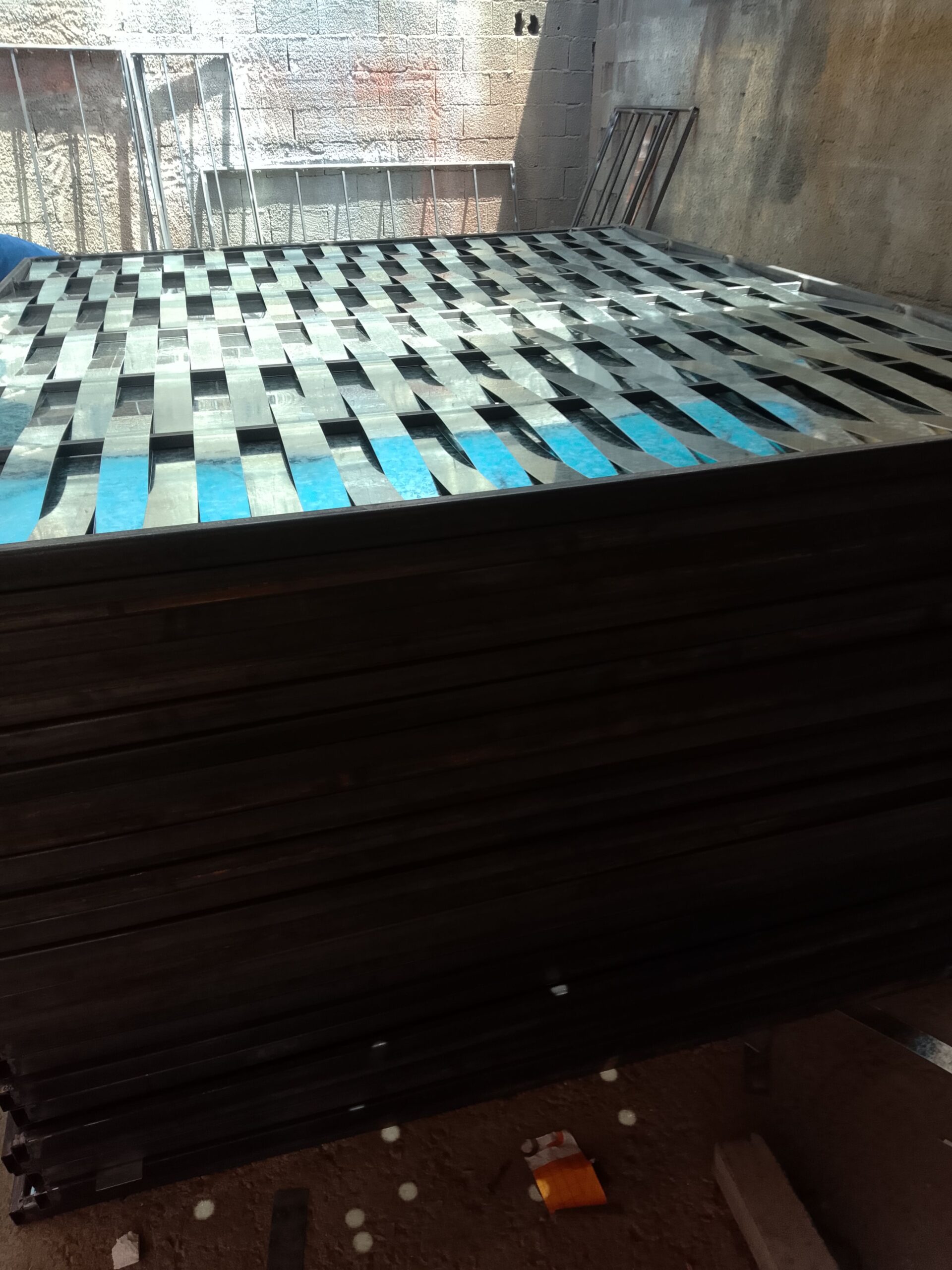 تركيب ساندوتش بانل : عملية تركيب ساندوتش بانل | اس