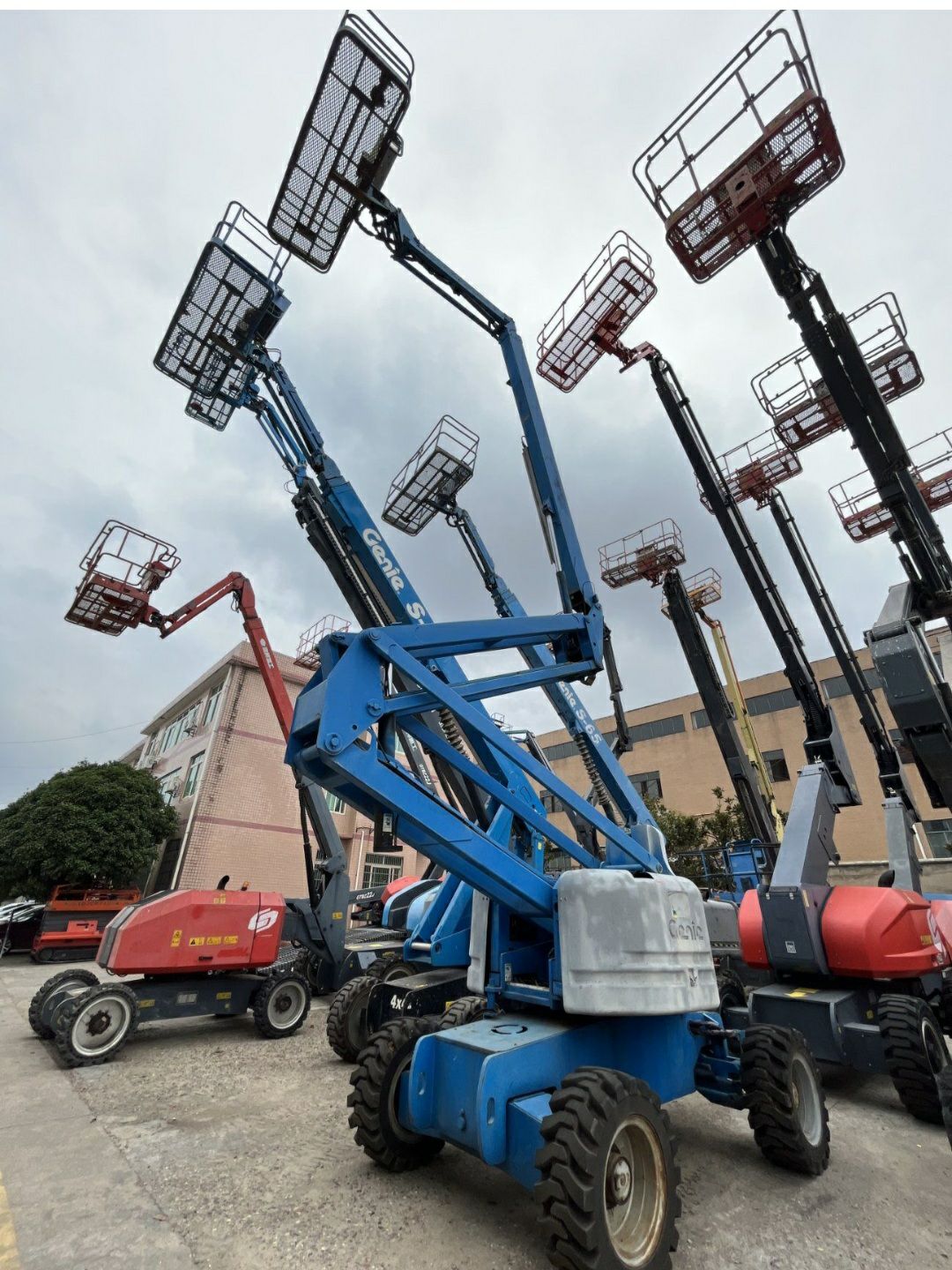 تاجير مان لفت رافعة مقصية رافعة شوكية سيزرلفت ابرا