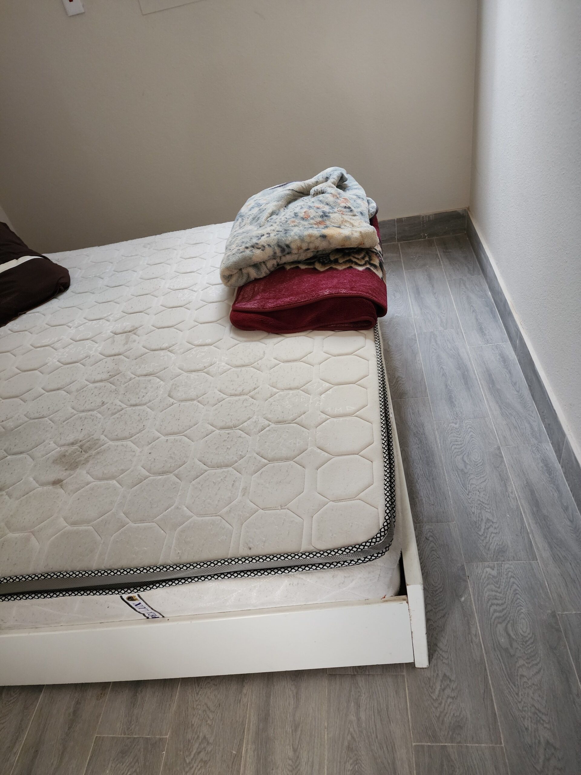 سرير مزدوج Dubble bed and mattress