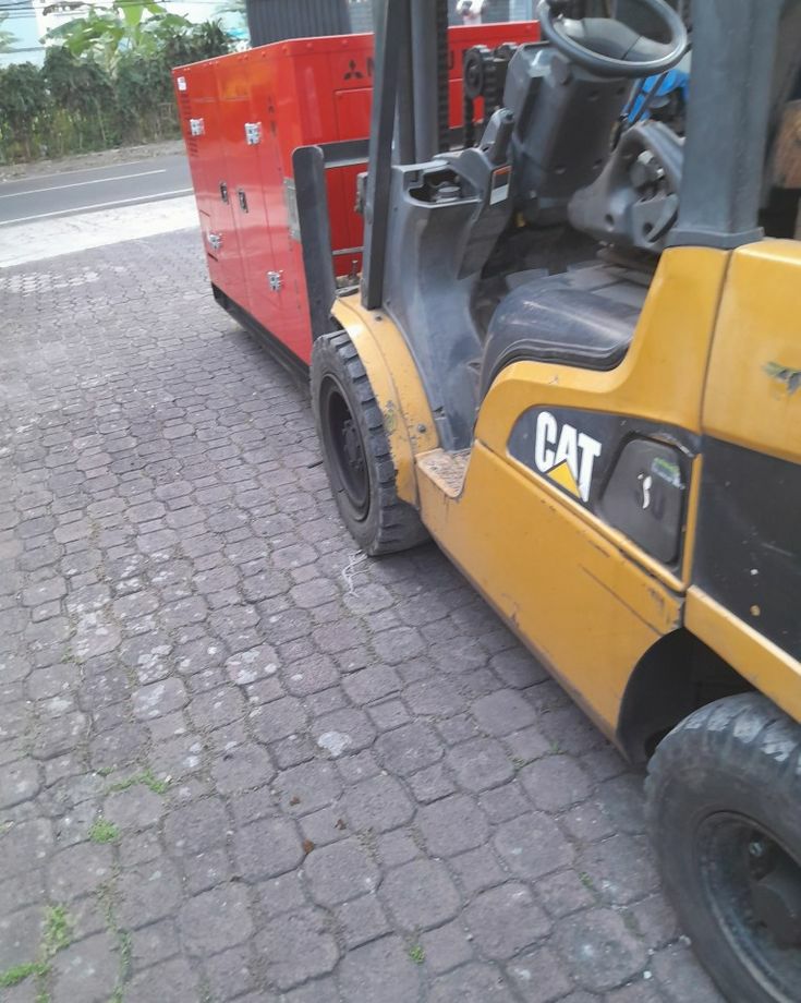 رافعات شوكية سيزر لفت مان لفت كرينات للإيجار