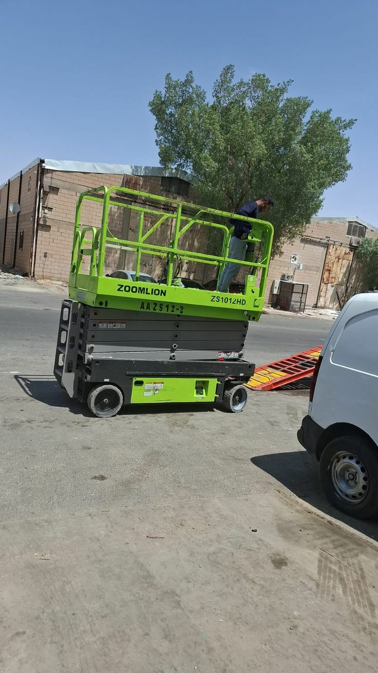 رافعات شوكية سيزر لفت مان لفت كرينات للإيجار