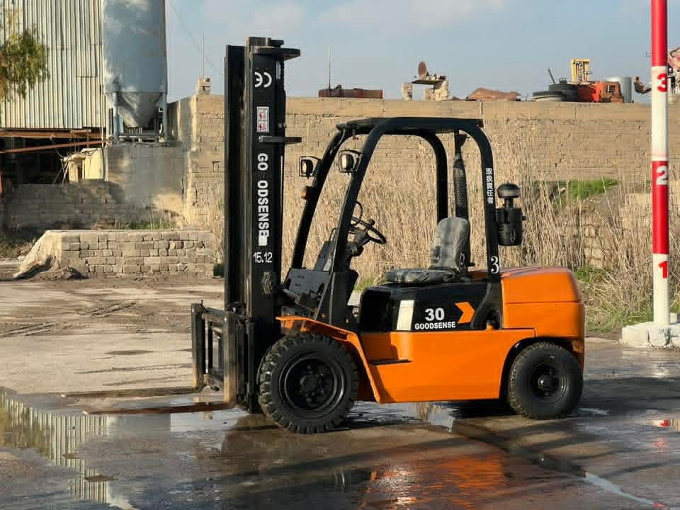 رافعات شوكية سيزر لفت مان لفت كرينات للايجار