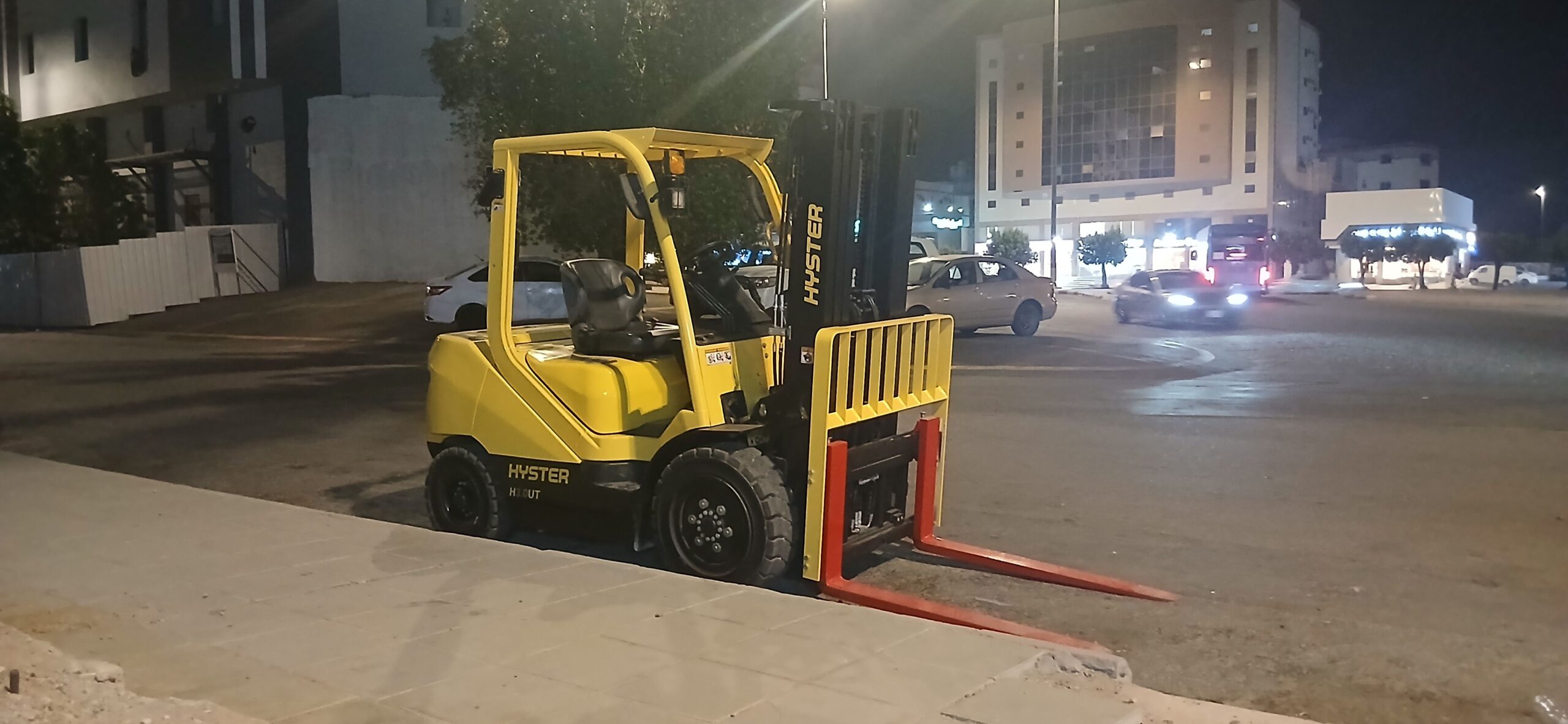 روافع لتاجير شهري واليومي فوركلفت بانوعها