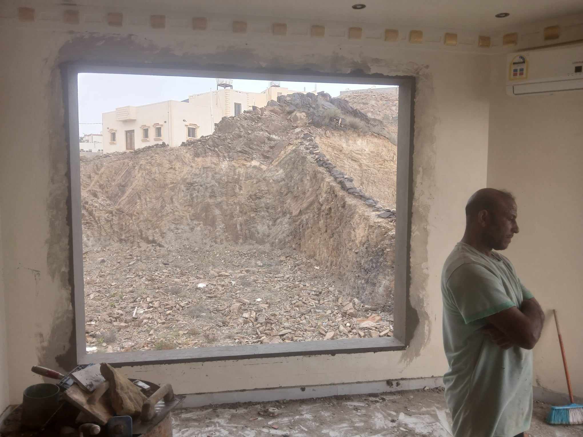 تكسير بجميع انواعه جدران وارضيات