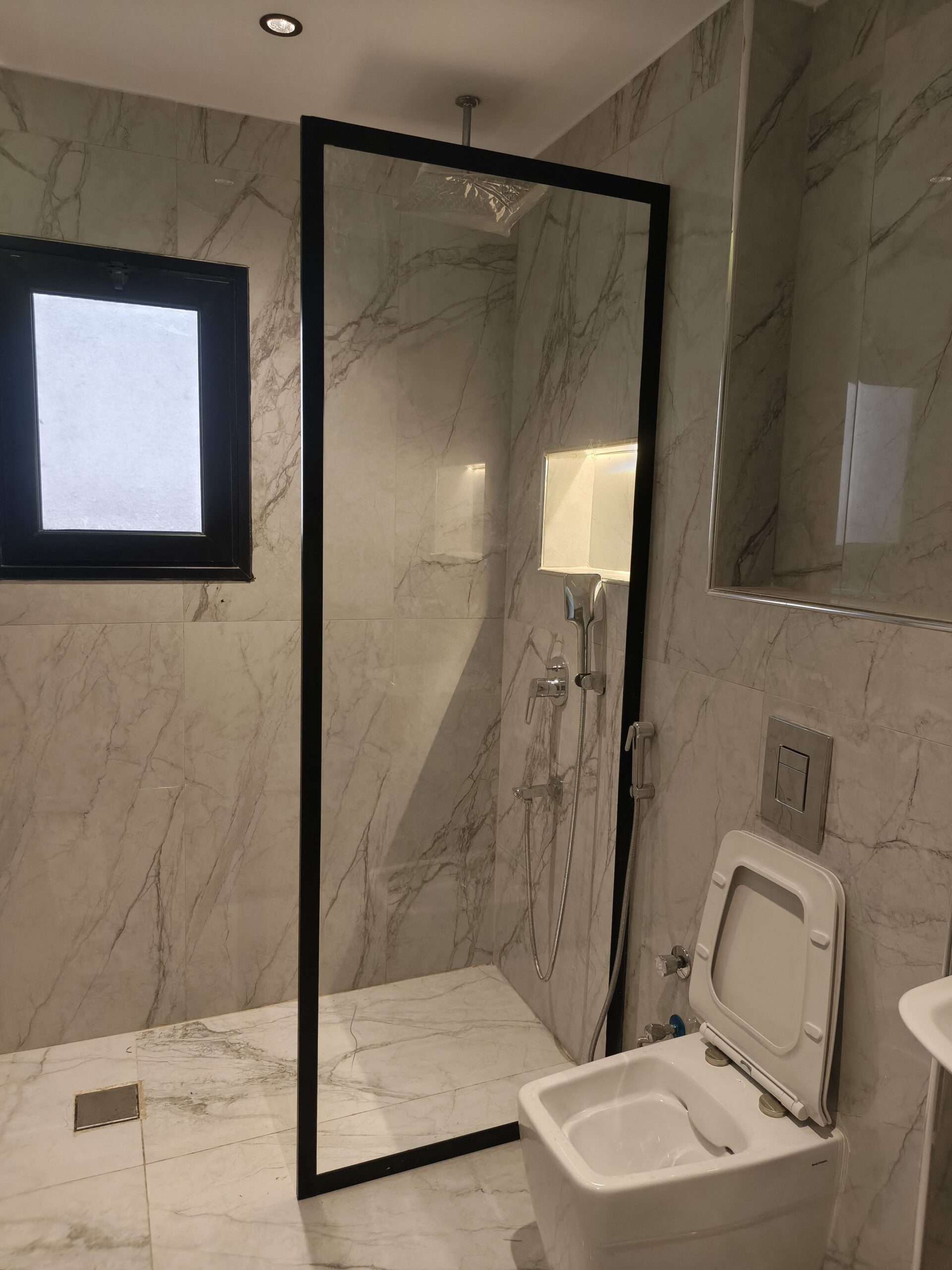 زجاج سكريت ومريات مؤسسة الدوسري لزجاج والمريات