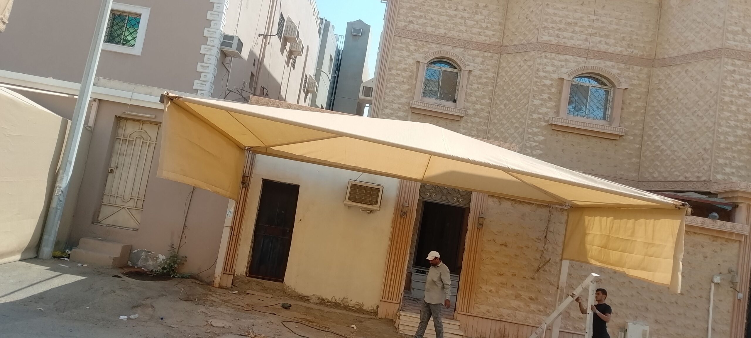 توريد وتركيب جميع انواع المظلات والسواتر وبيوت الش
